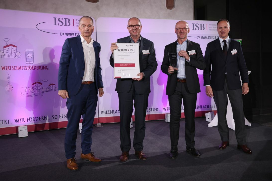 Die "Heuft"-Geschäftsführer, Thomas Heuft (2. v. l.) und Georg Rosenbach (3. v. l.), konnten die Auszeichnung in Mainz entgegennehmen.