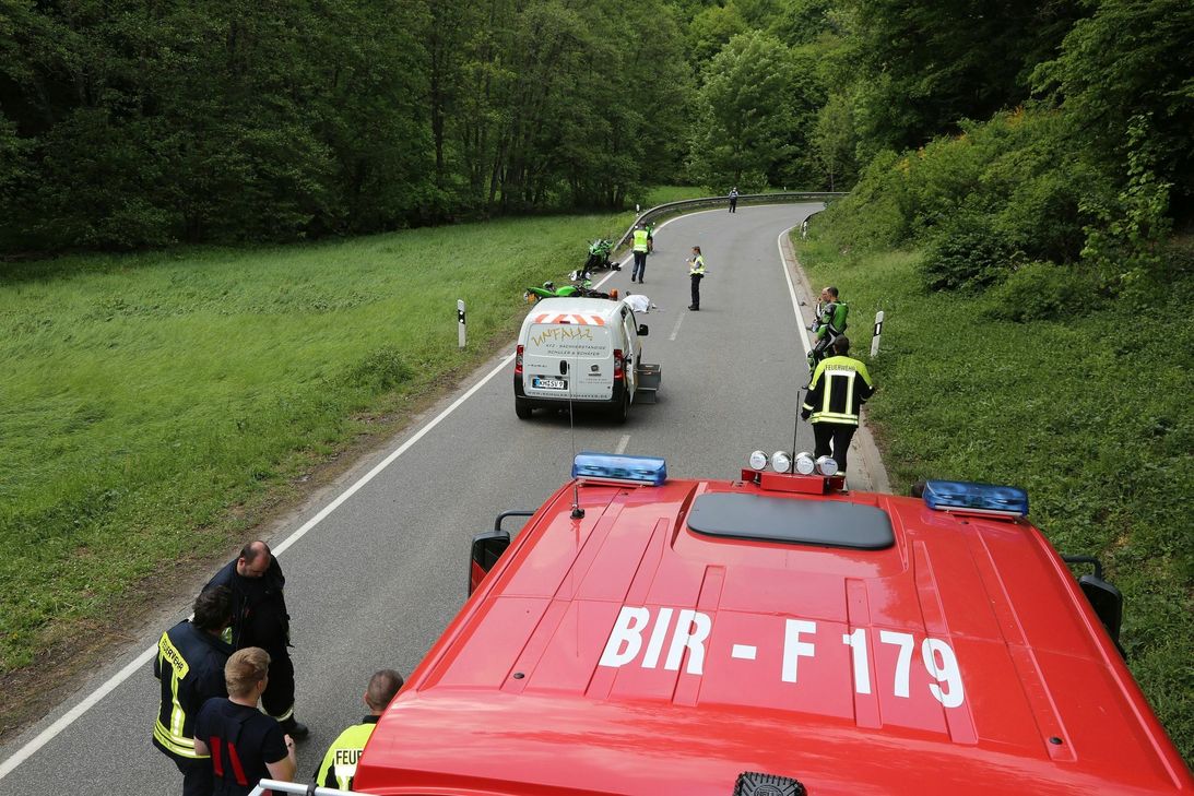 Für den Zweiradfahrer auf der L 160 kam jede Hilfe zu spät. Foto: Schmitt