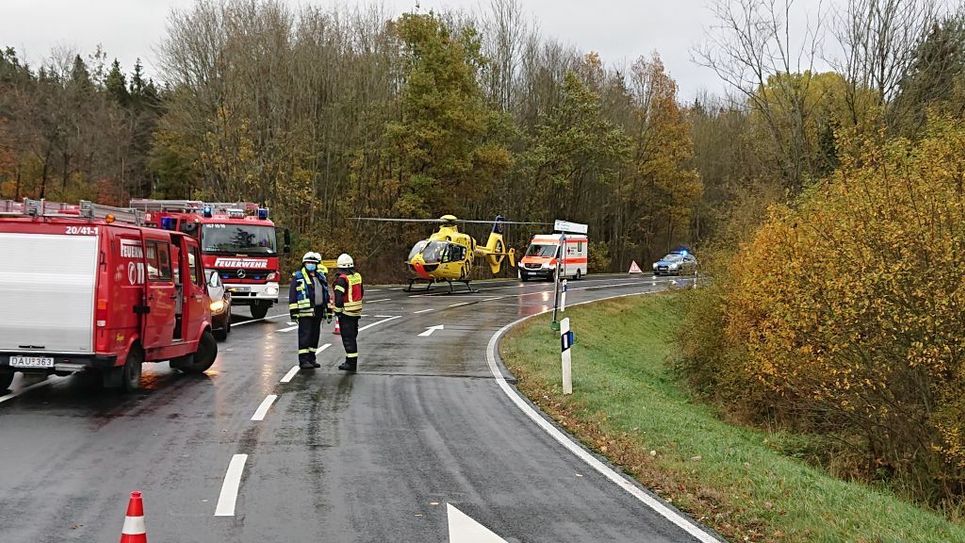 Bei dem Unfall auf der L 10 wurden zwei Personen leicht verletzt. Foto: Presse Feuerwehr VG Gerolstein