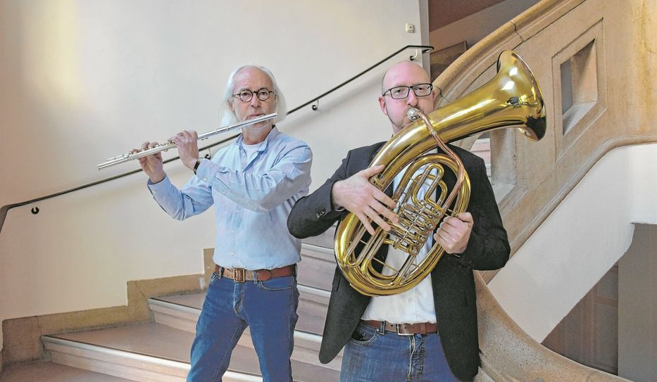 Bernhard Vorhagen (li.), Geschäftsführer des Musikschulzweckverbandes, und Ingo Pfennings, aktueller Verbandsvorsteher, freuen sich auf das Konzert zum 50-jährigen Bestehen der Einrichtung.