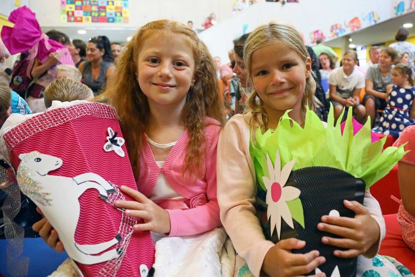 Ihre Schultüte ist genauso schön? Machen Sie ein Foto oder senden Sie uns eines aus alten Zeiten für unsere Online-Bildergalerie. Mit etwas Glück gewinnen Sie Eintrittskarten für den Eifelpark Gondorf. Foto: Imago