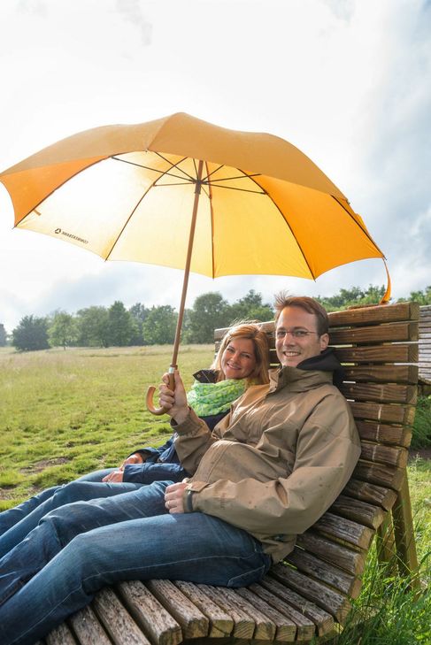 Die Hoteliers hoffen, dass bald die sprichwörtliche Sonne wieder scheint. Momentan fühlen sie sich aber von der Politik im Regen stehen gelassen. Symbolfoto: Dominik Ketz