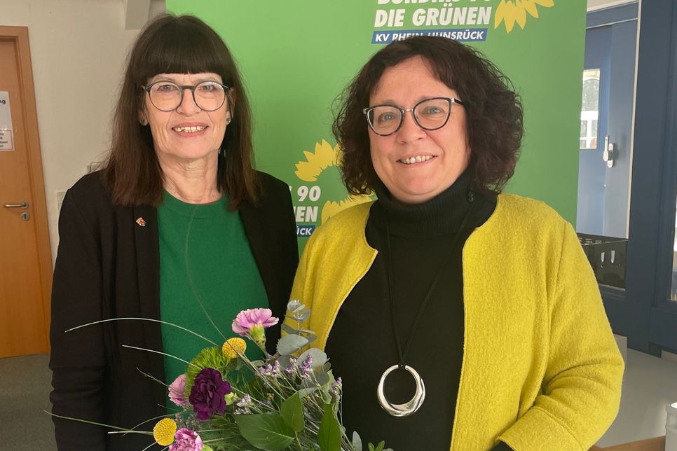 Erste Gratulantin war die grüne Landtagsabgeordnete Jutta Blatzheim-Rögler, die der frisch gekürten Bürgermeister-Kandidatin Daniela Lukas-von Nievenheim ihre Unterstützung zusagte.