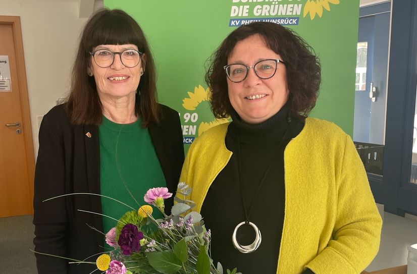 Erste Gratulantin war die grüne Landtagsabgeordnete Jutta Blatzheim-Rögler, die der frisch gekürten Bürgermeister-Kandidatin Daniela Lukas-von Nievenheim ihre Unterstützung zusagte.