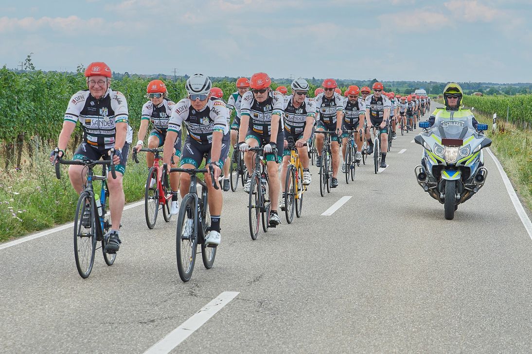 Die „VOR-TOUR der Hoffnung“ ist am Samstag, 25. Juli, in Mendig zu Gast. Am Montag, 2. März, 19 Uhr, findet im „Vulkan Brauhaus“ in Mendig ein Infoabend rund um die Benefiz-Tour für krebskranke und hilfsbedürftige Kinder statt.