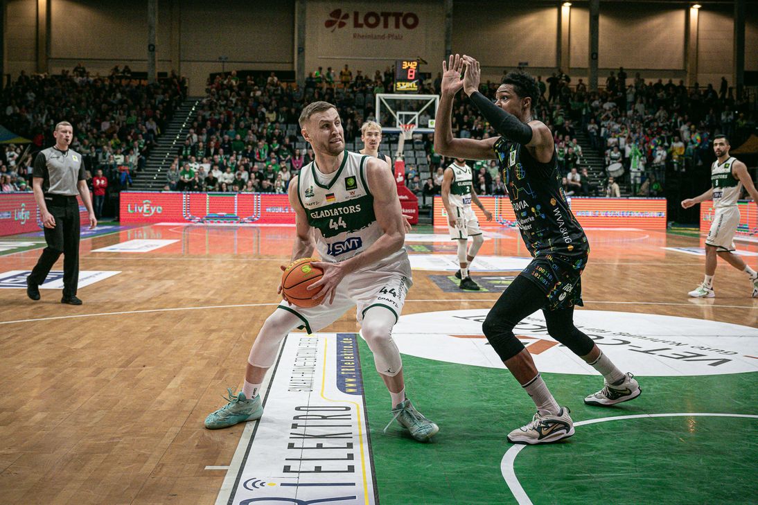 Marco Bacak mit der Nummer 44 bei den Gladiators Trier.