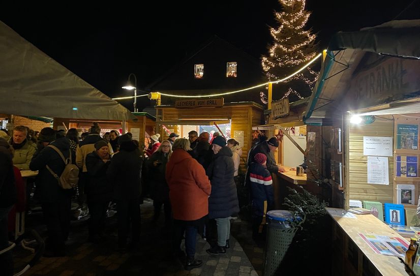 Das Ortskartell Roetgen lädt am zweiten und dritten Adventswochenende zum Weihnachtsmarkt auf dem Rathaus-Vorplatz. Foto: Björn Steffens