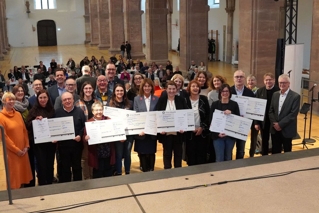 Gruppenfoto aller Preisträger der sieben Förderpreise