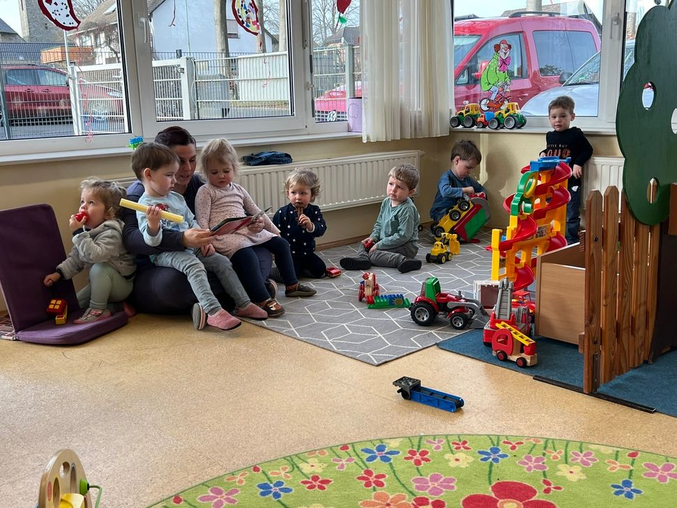 Unter Zeitdruck und mit großem Engagement ist das Team der Kita Höfen unter Leitung von Sabrina Ruf im Imgenbroicher Gebäude angekommen. Engmaschige Abstimmungsgespräche mit den betroffenen Eltern haben Städteregion Aachen und Stadt Monschau zugesagt - eine erste Versammlung steht am Montag an. Foto: T. Förster