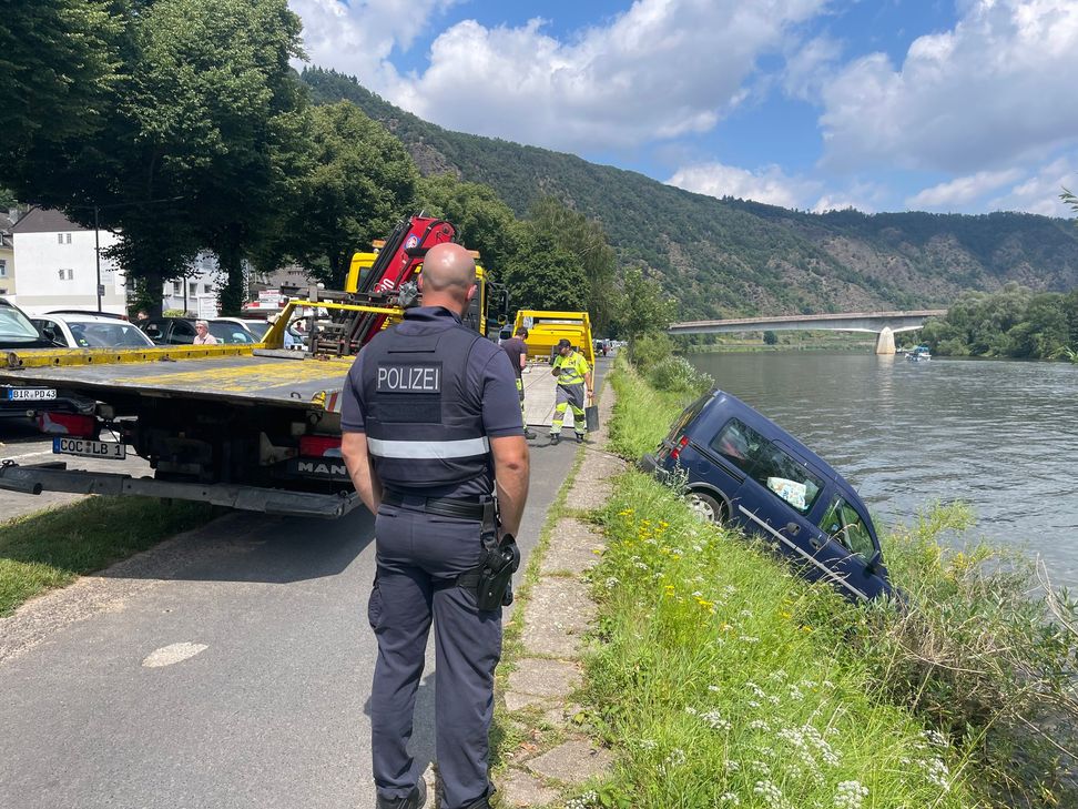 Derzeit ist die Feuerwehr und die Polizei an der Cochemer Moselpromenade im Einsatz.