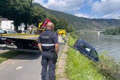 Derzeit ist die Feuerwehr und die Polizei an der Cochemer Moselpromenade im Einsatz.
