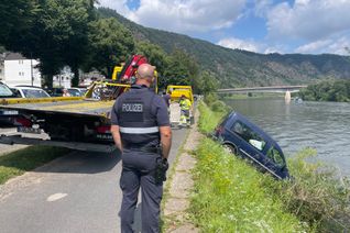 Derzeit ist die Feuerwehr und die Polizei an der Cochemer Moselpromenade im Einsatz.