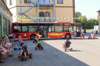 Das BoscoMobil als rollendes Spielmobil wird gerne von Kindern und Jugendlichen als Treffpunkt aufgesucht.