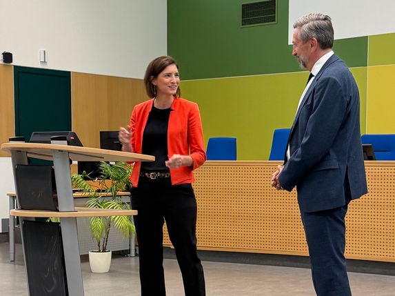 Corinna Diesel (links) ist die neue Präsidentin des Landgerichts Trier. Mit ihr steht erstmals eine Frau an der Spitze des seit 1820 bestehenden Gerichts.
