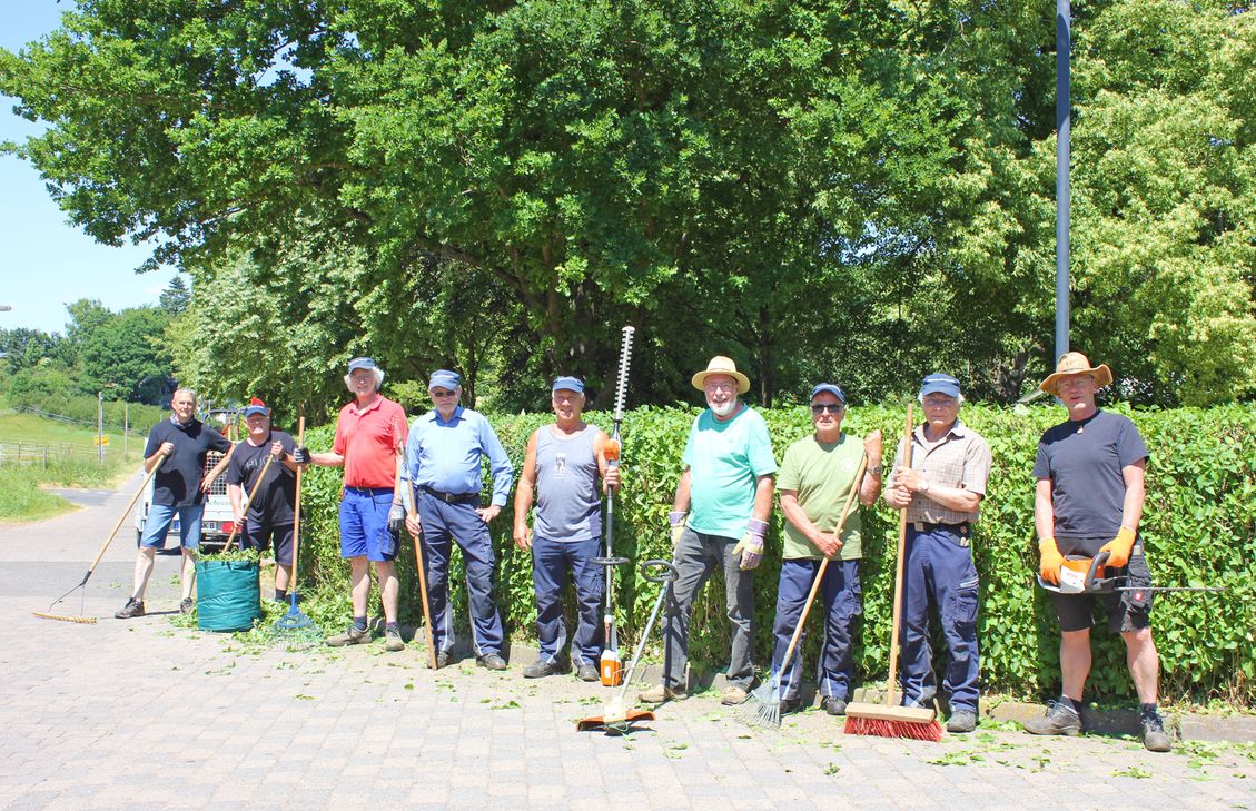 Seit über zehn Jahren kümmert sich die Schevener Grünkolonne unter anderem um Grünflächen. Nun wurde ein Baumlehrpfad angelegt.