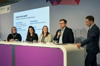 Auf Einladung des Bundesministeriums für Arbeit und Soziales durfte Hannah Wagner (2.v.l.) eine Paneldiskussion mitgestalten.