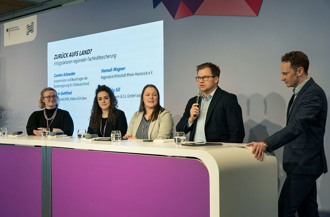 Auf Einladung des Bundesministeriums für Arbeit und Soziales durfte Hannah Wagner (2.v.l.) eine Paneldiskussion mitgestalten.