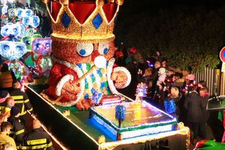 Ein Zug mit Strahlkraft: Der Lichterzug der KG Feytaler Jecken Eiserfey setzt sich mit über  30 Karnevalswagen und Gruppen am Freitag, 28. Februar, um 19 Uhr in Bewegung. Dann werde die »Stääne danze«.