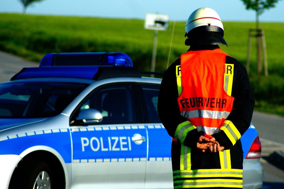 Polizei, Feuerwehr, Rettungsdienst und LBM waren in der Nacht im Einsatz (Symbolfoto).
