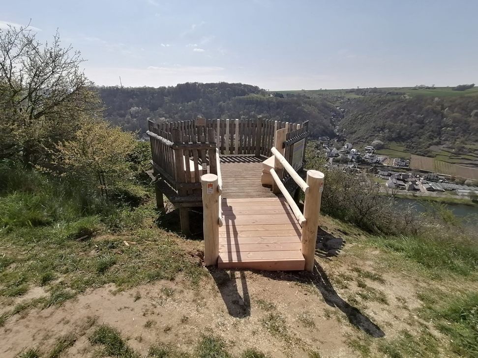 Der Blick ins Moseltal kann wieder von der Aussichtsplattform genossen werden.