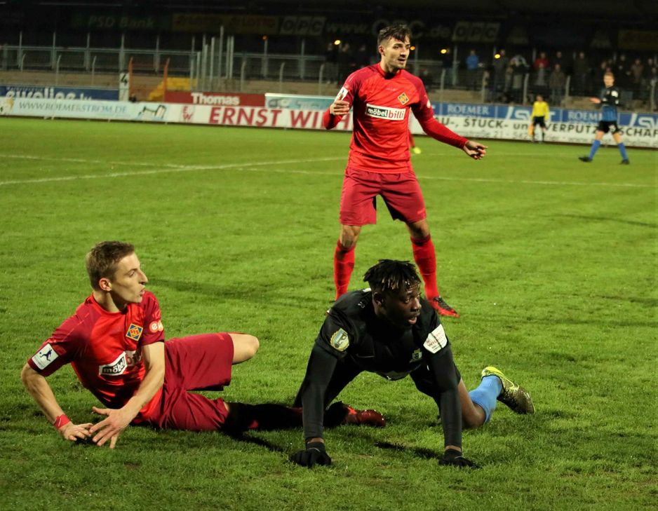 Godmer Mabouba (rechts) im Zweikampf mit Michael Stahl (links). Foto: Krist