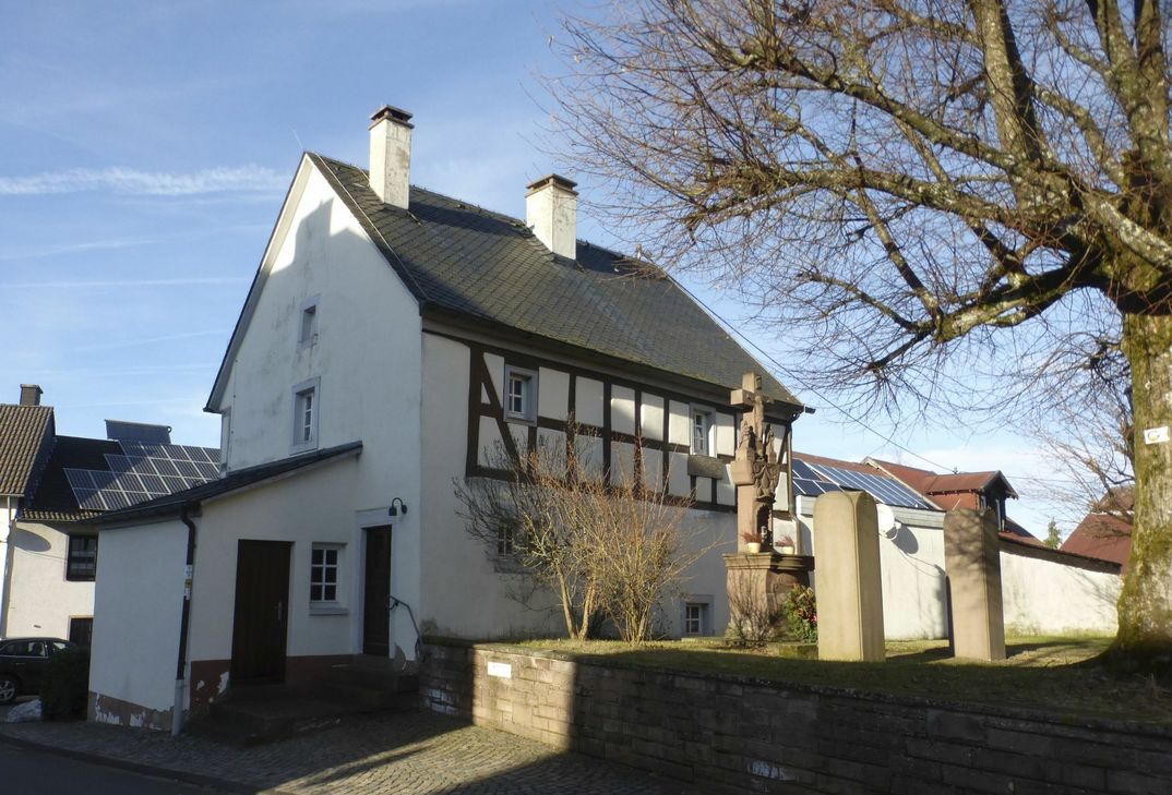 Das Pfarrhaus in Bettenfeld muss saniert werden. Foto: DSM