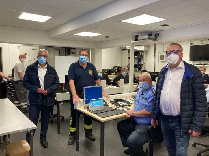 Landrat Dr. Jürgen Pföhler mit Innenminister Roger Lewentz im Hochwasser-Krisenstab. Foto: KV/Bernhard Risse