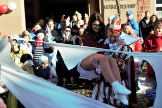 Prinz Jens I. heiratete spontan an Altweiber seine Frau, der er anlässlich Inthronisation am 11.11. einen Heiratsantrag gemacht hatte.