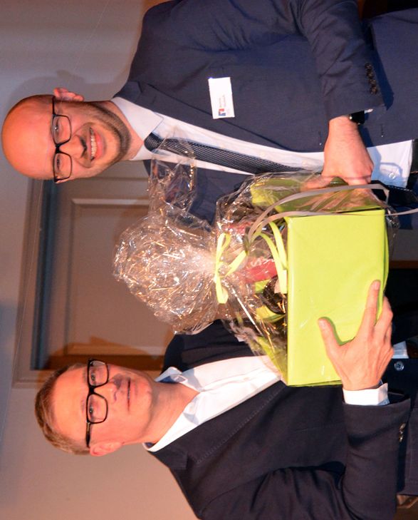 Benno Skubsch (rechts) dankt dem scheidenden CIT-Vorsitzenden Gerd Guillaume für dessen jahrelange Vorstandstätigkeit. Foto: Finkenberg