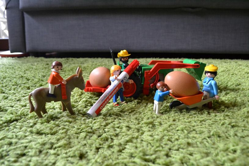 Wer macht das tollste Foto zum Thema Ostern mit Playmobil oder Lego? Foto: Mager
