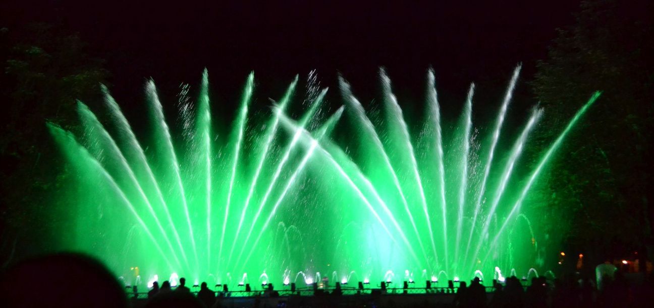 Wasser und Licht sind die beiden Hauptelemente der Klangwelle im Kurpark. Fotos: Mager