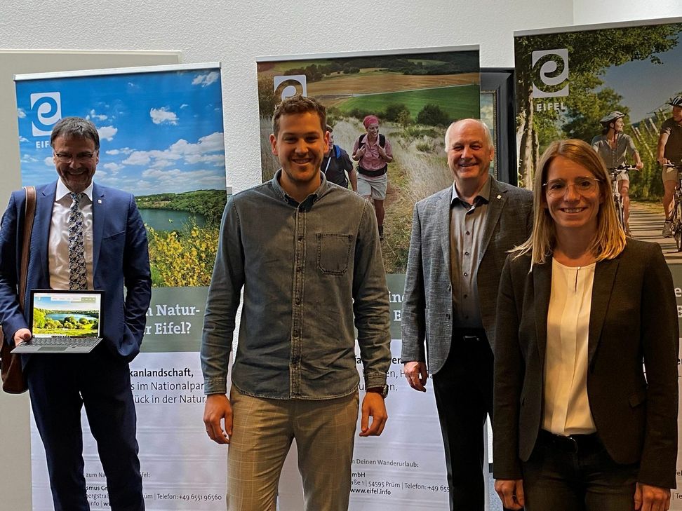 Heinz-Peter Thiel (v.l.), Florian Kucher, Klaus Schäfer und Vera Merten stellten die Tourismus-Strategie für die Zeit nach der Wiedereröffnung vor. Foto: Eifel Tourismus GmbH