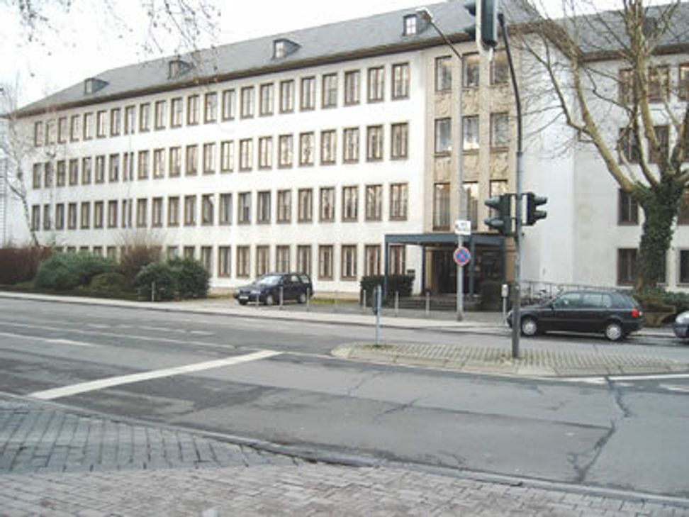 Vor dem Landgericht Trier muss sich zurzeit ein 59-jähriger Jugendamtsmitarbeiter der Kreisverwaltung wegen Untreue verantworten.  Foto: LGT Trier