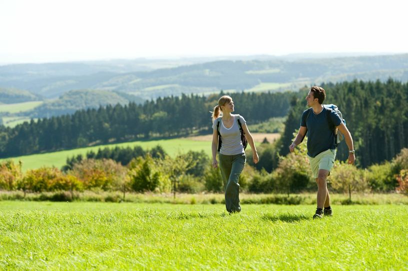 Für Gesundheit und Geist: Der Naturpark Südeifel bietet nachhaltigen Naturtourismus in einer Wohlfühllandschaft. Foto: Eifel Tourismus GmbH