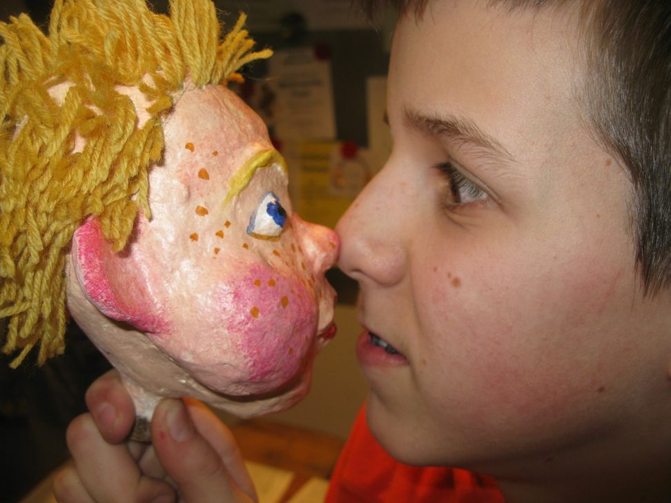 Der 13-jährige Simon ist der jüngste Puppenspieler im Ensemble der »Strippkes Trekker« und von seinem Hobby fasziniert. Beim Figurentheater-Festival »Pupparium Spectaculum Extraordinarium« wird auch er auf der Bühne zu erleben sein.