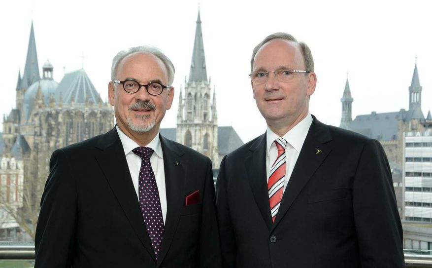 Stiftungsvorsitzender und Städteregionsrat Helmut Etschenberg (l.) sowie der stellvertretende Stiftungsvorsitzende und Sparkassenvorstand Hubert Herpers suchen in diesem Jahr Menschen, die sich ehrenamtlich für den Klimaschutz einsetzen.
