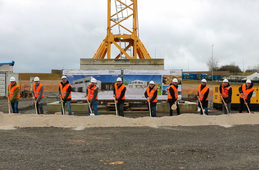 Mit dem Spatenstich ist nun offiziell der Startschuss für den Bau des DFH Leistungs- und Innovationszentrum (LIZ) in Simmern gefallen.