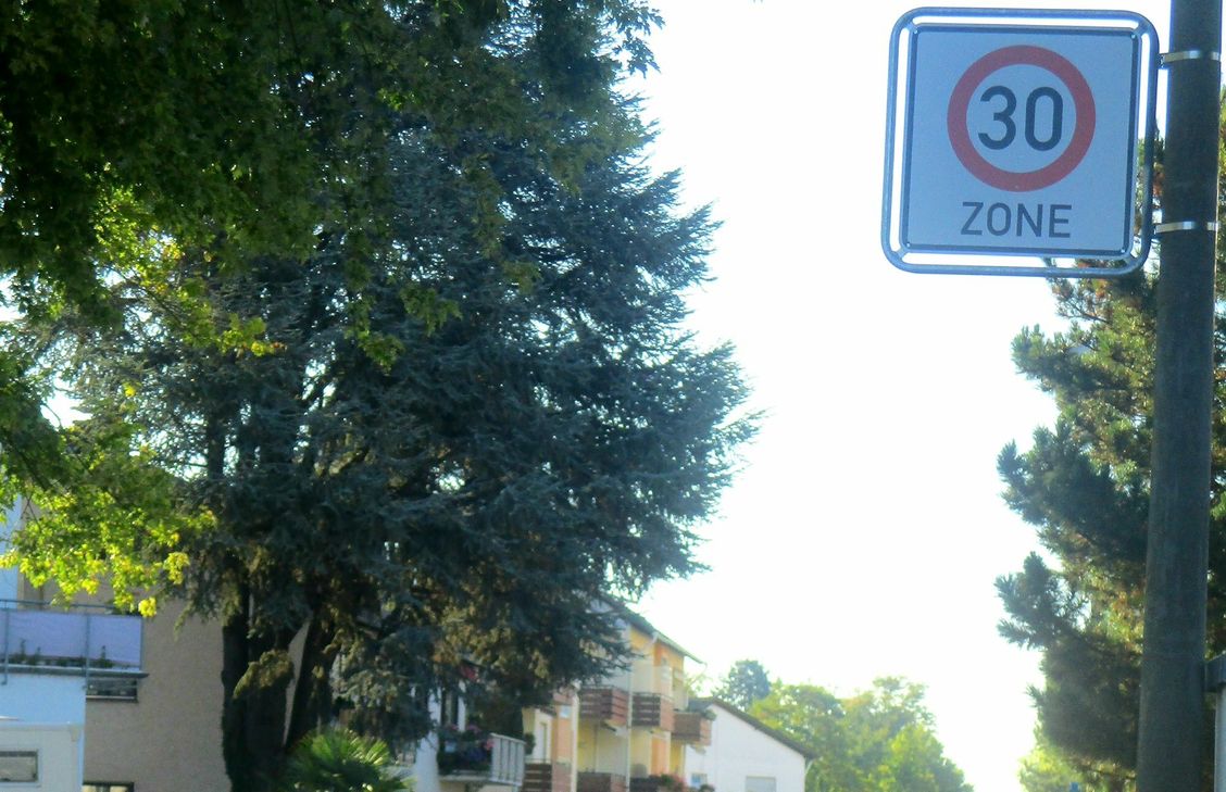 Im Bereich der innerstädtischen Gemeindestraßen wurden Tempo 30-Zonen eingerichtet.