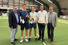 Der Sportwart des Tennisverbandes Rheinland-Pfalz Andreas Germei (l.) und Turnierorganisator Lothar Rodenbusch (r.) erwarten wieder hochklassigen Tennissport im Sportpark Simmern.