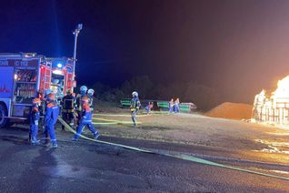 Das Szenario: Gebäude eines Entsorgungsbetriebes steht in Vollbrand.