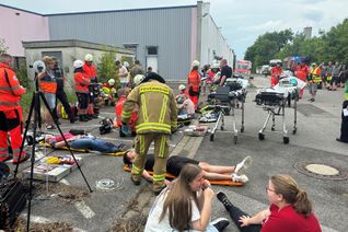 Im Notfall muss jeder Handgriff sitzen, erst recht, wenn viele Menschen betroffen sind. Der Rettungsdienst in der StädteRegion Aachen veranstaltet aus diesem Grund  eine Großübung zur Erprobung der Abläufe bei einem sogenannten Massenanfall von Verletzten und/oder Erkrankten.