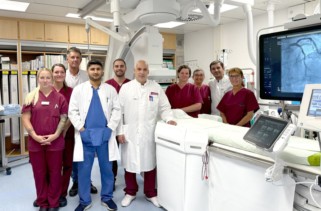 Das Team um Prof. Dr. med C. Bruch, Chefarzt der Inneren Abteilung 1 (Kardiologie) des Verbundkrankenhauses (3.v.l.)