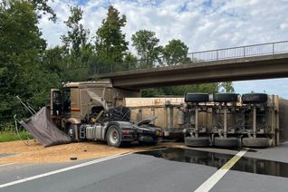 Auf der L182 ist heute Morgen ein Lastwagen umgekippt