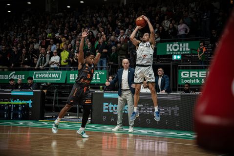 Jordan Roland mit der Nummer 15 bei den Moselstädtern.