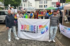 Rund 400 Menschen beteiligten sich am ersten Pride-Umzug in Euskirchen.