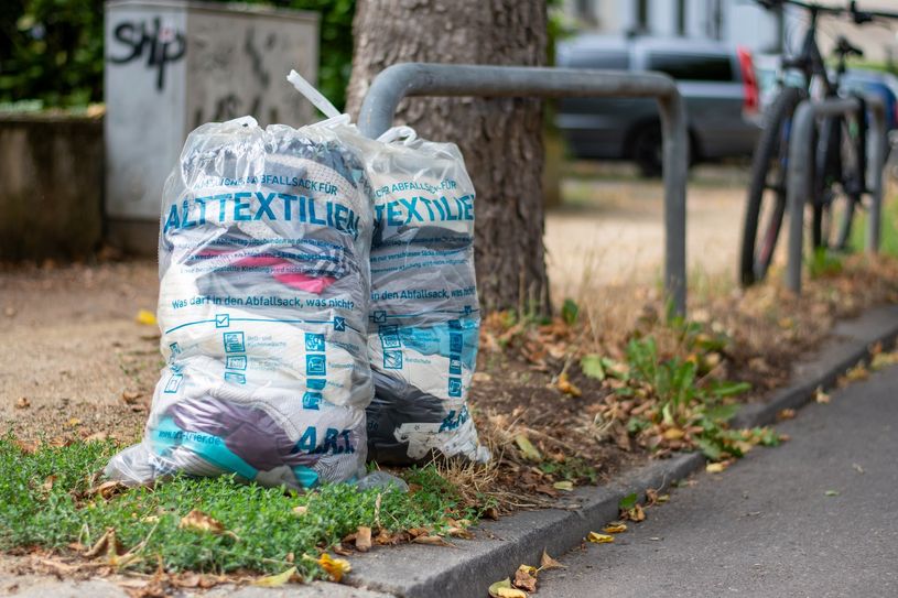 Der A.R.T. holt zweimal jährlich Alttextilien bei den Bürgern in der Region Trier ab.