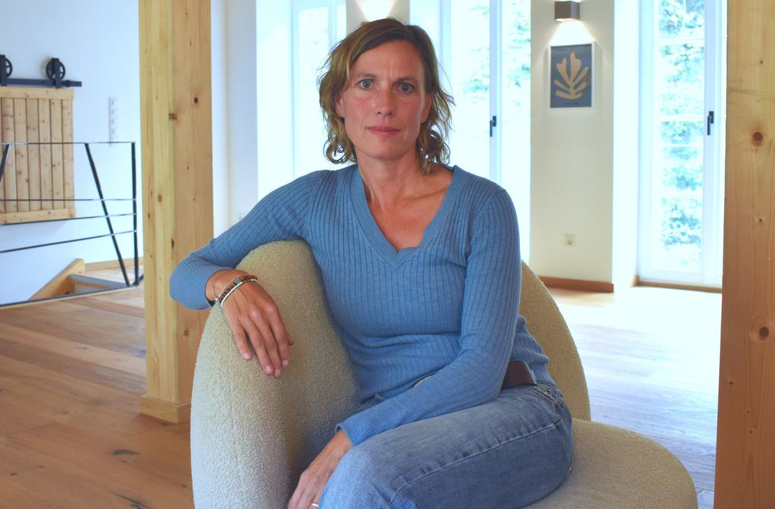 Die Suche nach ihrem eigenen Klang führte Anne Kaftan in die Wälder der Eifel. In der Musweiler Mühle in Großlittgen (Kreis Bernkastel-Wittlich) fand sie schließlich ihre ganz persönliche Melodie. »Der eigene Klang entwickelt sich immer weiter«, erzählt Anne Kaftan im Gespräch mit dem eff.-Magazin.