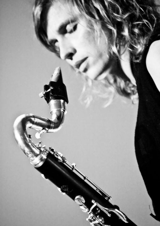 Anne Kaftan ist Musikern und Therapeutin mit Leidenschaft. Ob Saxophon oder Bassklarinette: die Improvisation in der Musik ist ihre Leidenschaft.