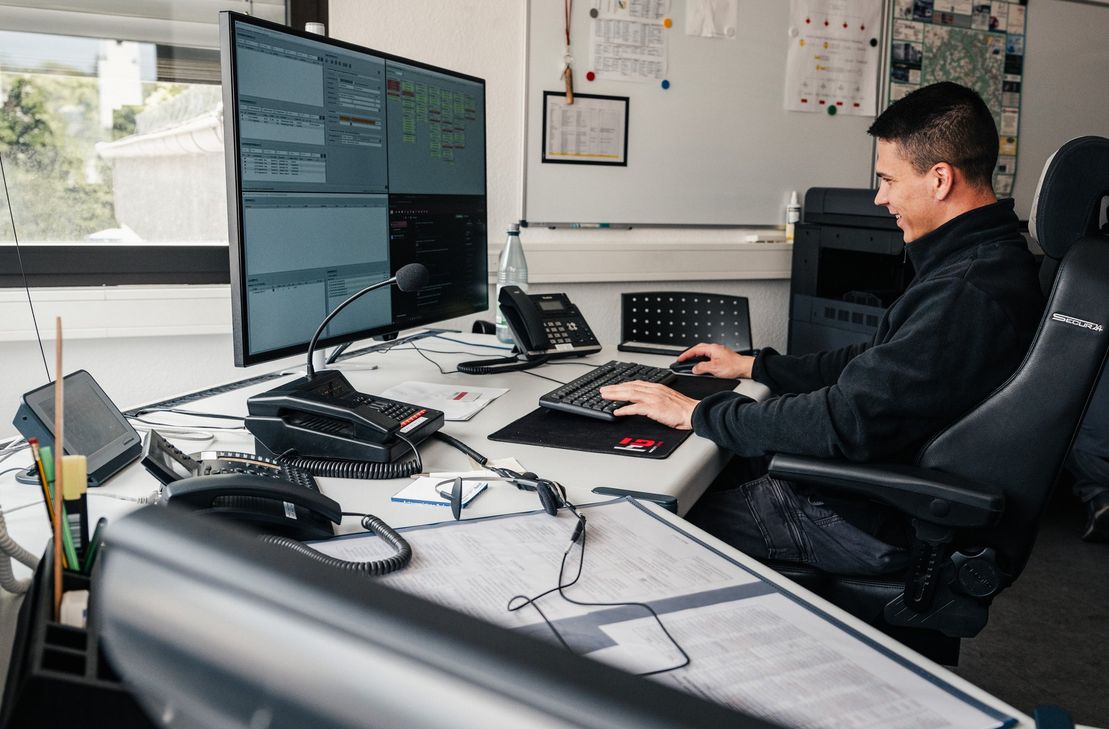 Arbeit in der Feuerwehreinsatzzentrale in Simmern.