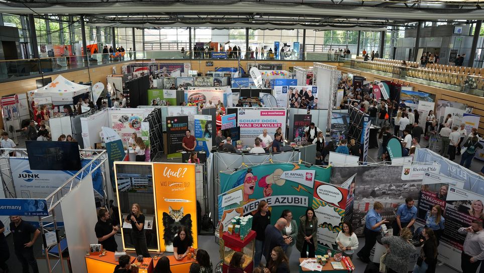 Das war die TakeOff-Messe 2025 in Wittlich: 200 Berufsbilder, 100 Aussteller, 1.600 Schülerinnen und Schüler.